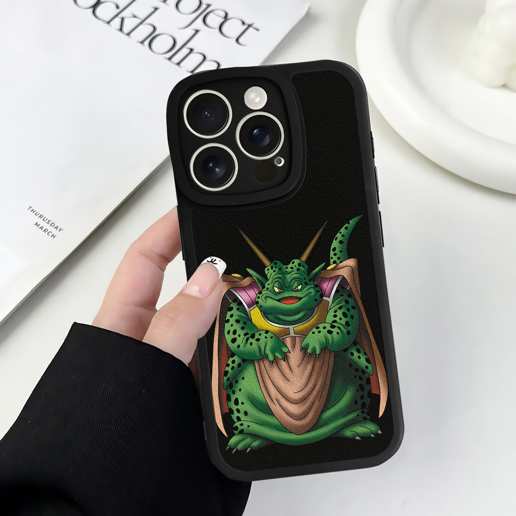 （画像用） ドラゴンクエスト Doragon Kuesuto Dragon Quest 【iPhone 16シリーズ対応】シリコンスマホケース（レザー調） 材質：シリコン